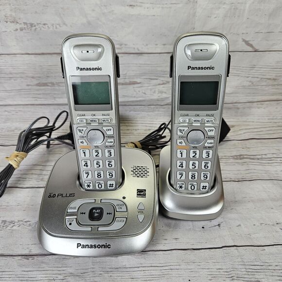 Panasonic 2 Handset 1 KX-TG4021, 1 PNLC1010 Gray Phones No Batteries - Picture 1 of 6